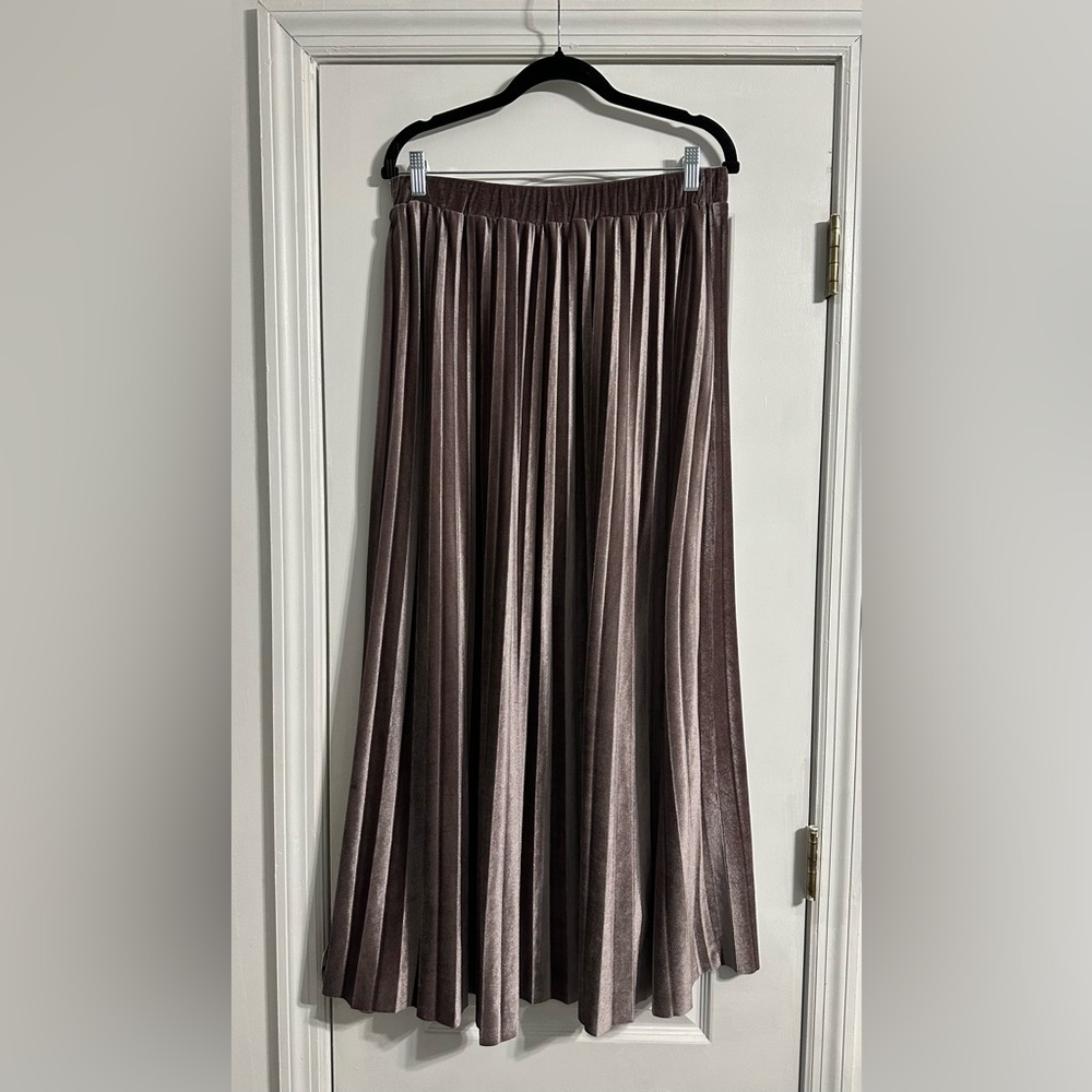 Women’s Pinkish-Purple Velour Pleated Maxi Skirt – Comfy & Elegant